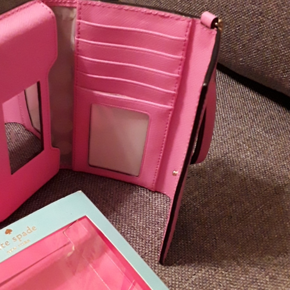 Kate spade wristlet - Picture 2 of 5